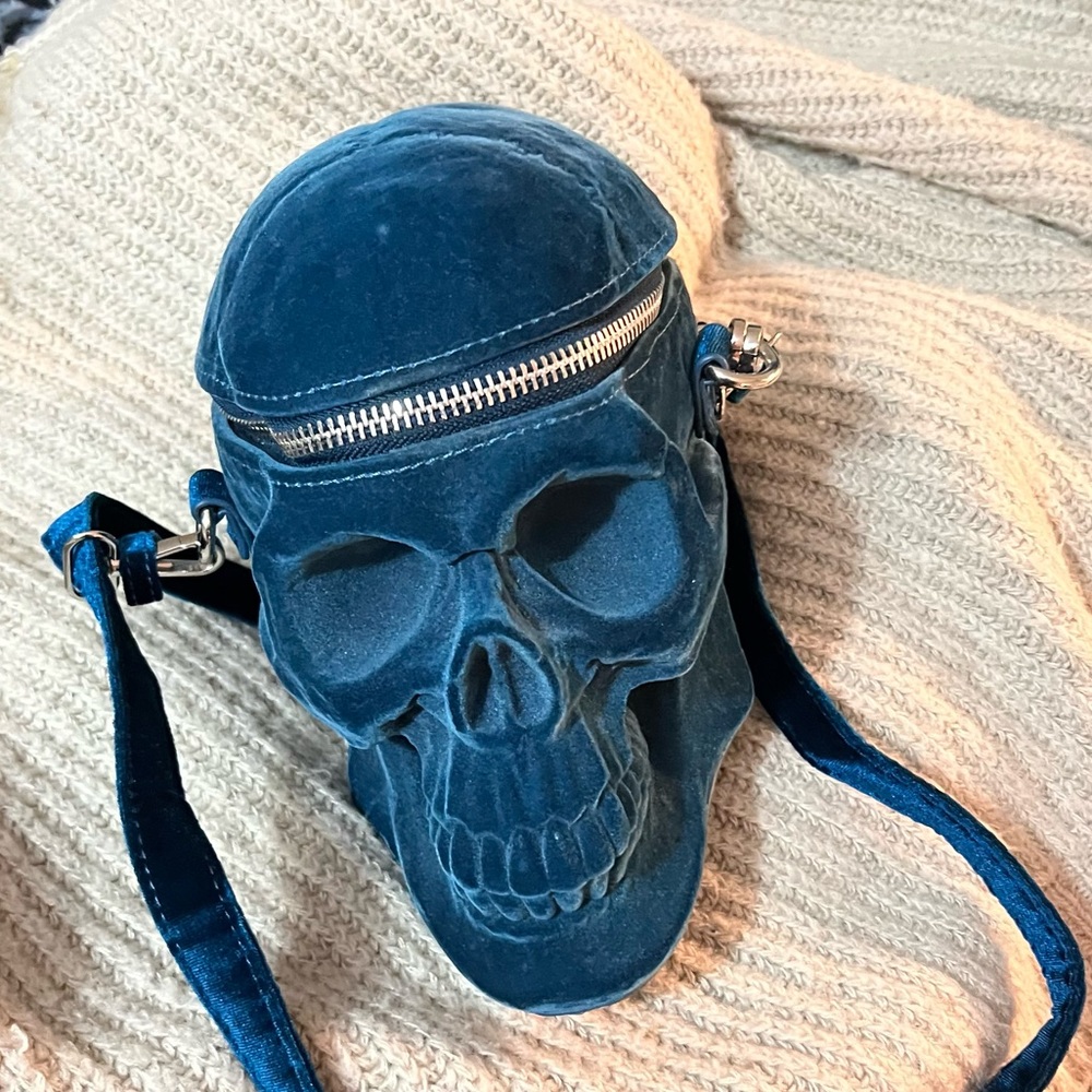 Dollskill Blue Velvet Skull handbag